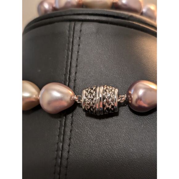 Lavender Cream Large Chunky Faux Pearl Magnetic Clasp Necklace & Bracelet Set - Picture 7 of 10